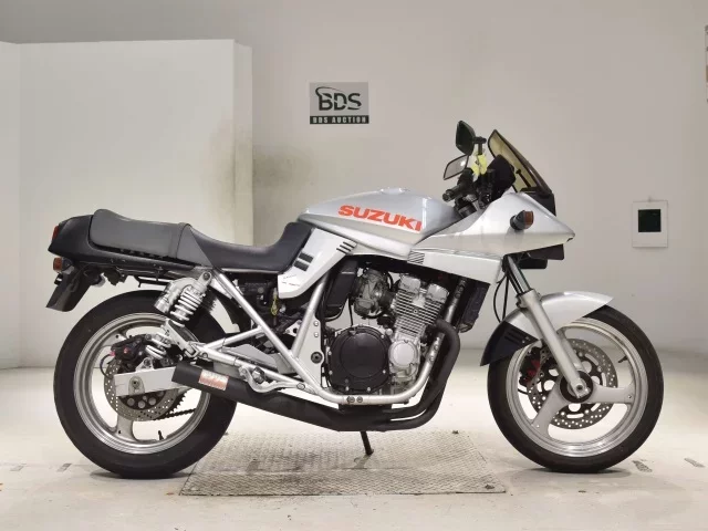 Suzuki GSX250 KATANA лот № 2766 оценка 4  с аукциона в Японии