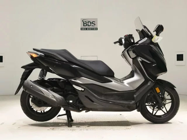 Honda FORZA -4 лот № 7784 оценка 4  с аукциона в Японии