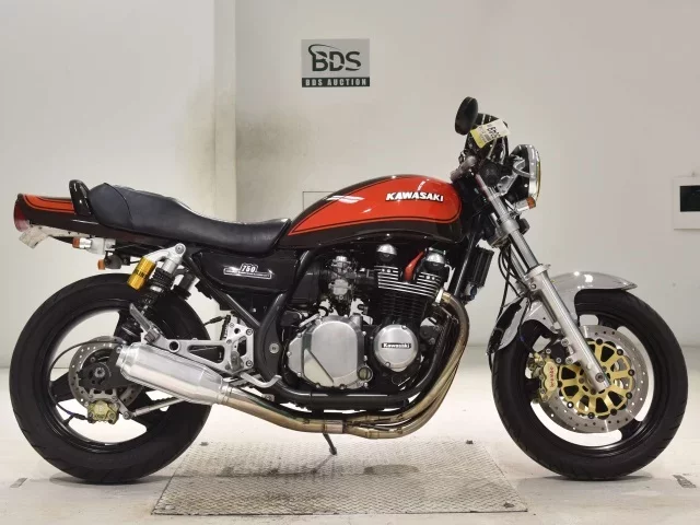 Kawasaki ZEPHYR750 лот № 5049 оценка 4  с аукциона в Японии