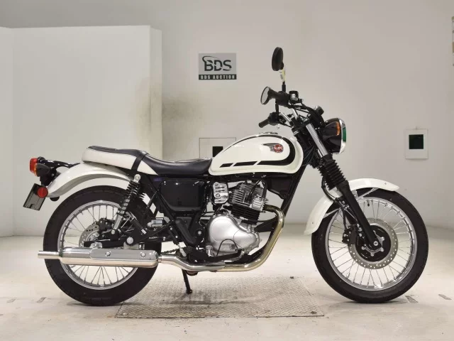 Kawasaki W230 лот № 3002 оценка 8  с аукциона в Японии