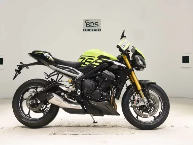 Triumph  STREET TRIPLE RS лот № 7677 оценка 6  с аукциона в Японии