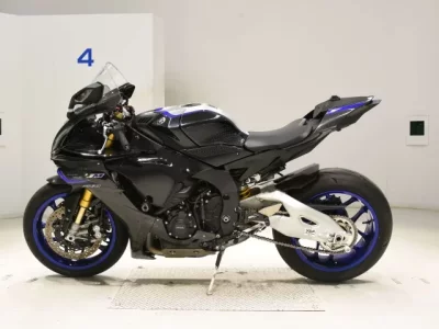 Yamaha YZF-R1M лот № 7792 оценка 5  с аукциона в Японии 2