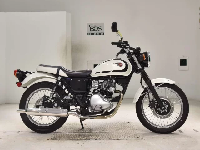 Kawasaki W230 лот № 8013 оценка 7  с аукциона в Японии