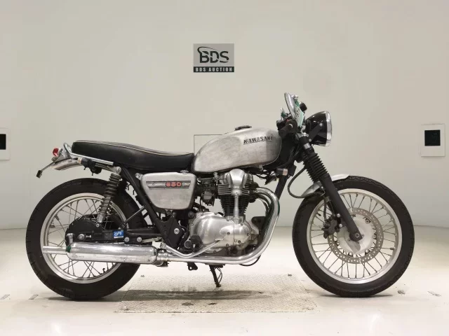 Kawasaki W400 лот № 7787 оценка 4  с аукциона в Японии