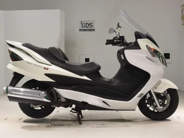 Suzuki SKYWAVE 250M лот № 0371 оценка 4  с аукциона в Японии