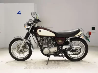 Yamaha SR400-3  с аукциона в Японии