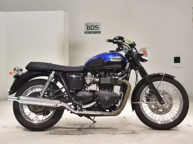 Triumph  BONNEVILLE лот № 7992 оценка 4  с аукциона в Японии