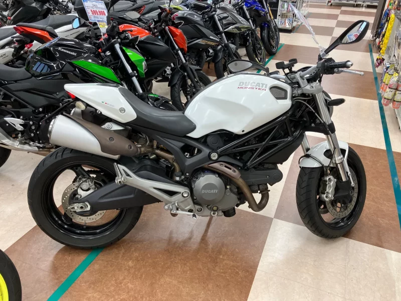 Ducati DUCATI MONSTAR M696 PLUS