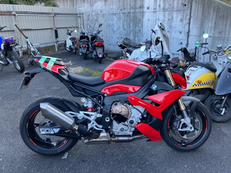 BMW  S1000R лот № 04002 оценка 4  с аукциона в Японии