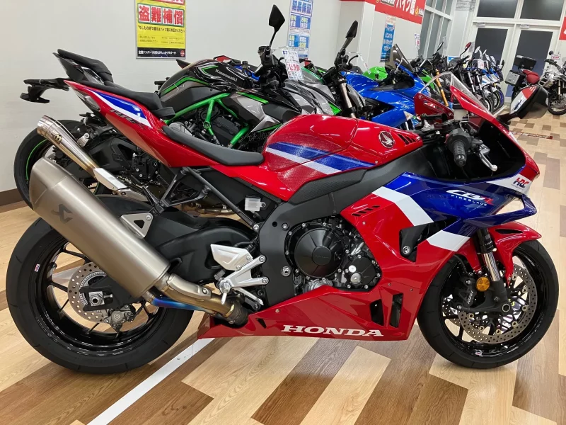 Honda CBR1000RR-R FB лот № 02176 оценка 5  с аукциона в Японии