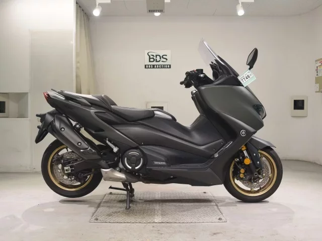 Yamaha T-MAX560T лот № 7746 оценка 6  с аукциона в Японии