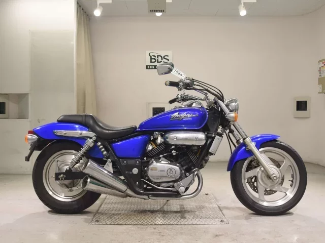 Honda MAGNA 250 лот № 7584 оценка 4  с аукциона в Японии