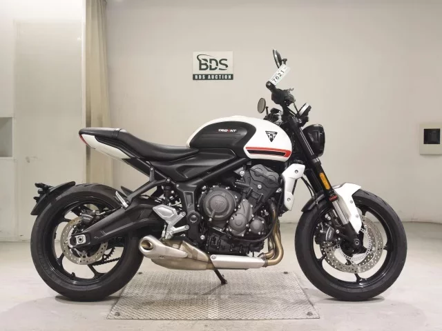Triumph  TRIDENT 660 лот № 7621 оценка 5  с аукциона в Японии