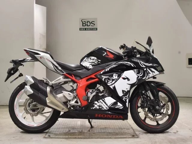 Honda CBR250RRA лот № 2692 оценка 4  с аукциона в Японии