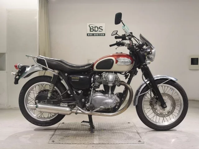Kawasaki W650 лот № 7544 оценка 4  с аукциона в Японии