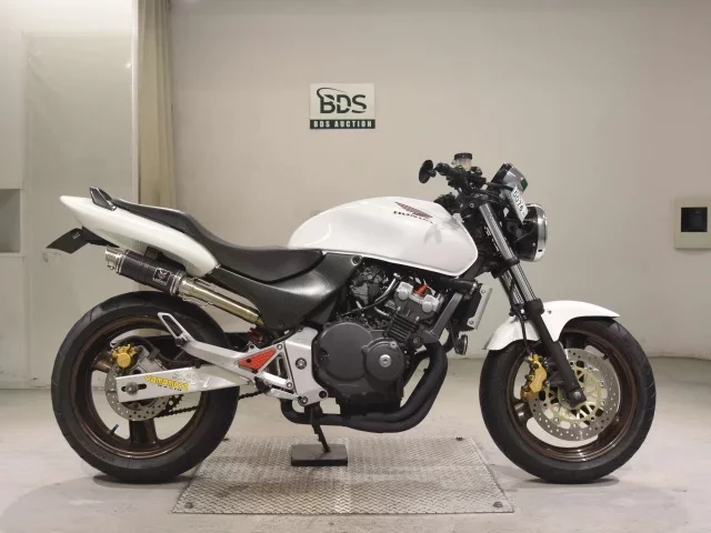 Honda HORNET250 лот № 5076 оценка 4  с аукциона в Японии