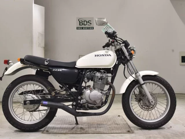 Honda CB223S лот № 2551 оценка 4  с аукциона в Японии