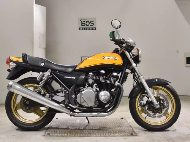 Kawasaki ZEPHYR750 лот № 2613 оценка 5  с аукциона в Японии
