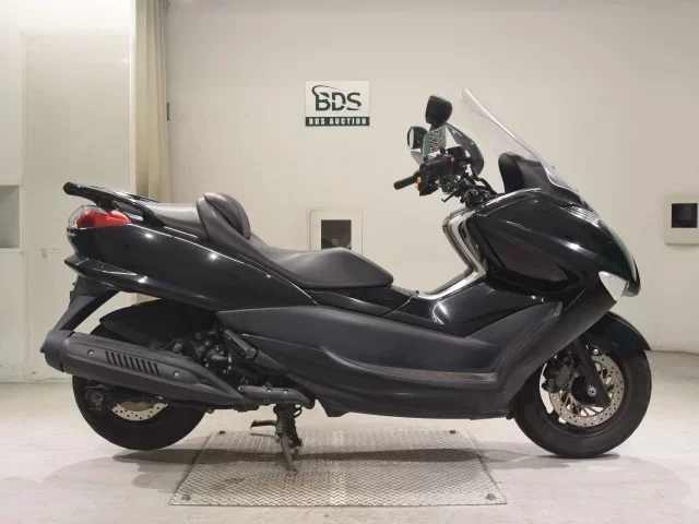 Yamaha MAJESTY 250-4 лот № 5060 оценка 4  с аукциона в Японии