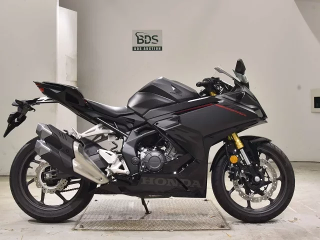 Honda CBR250RR-2A лот № 2591 оценка 7  с аукциона в Японии
