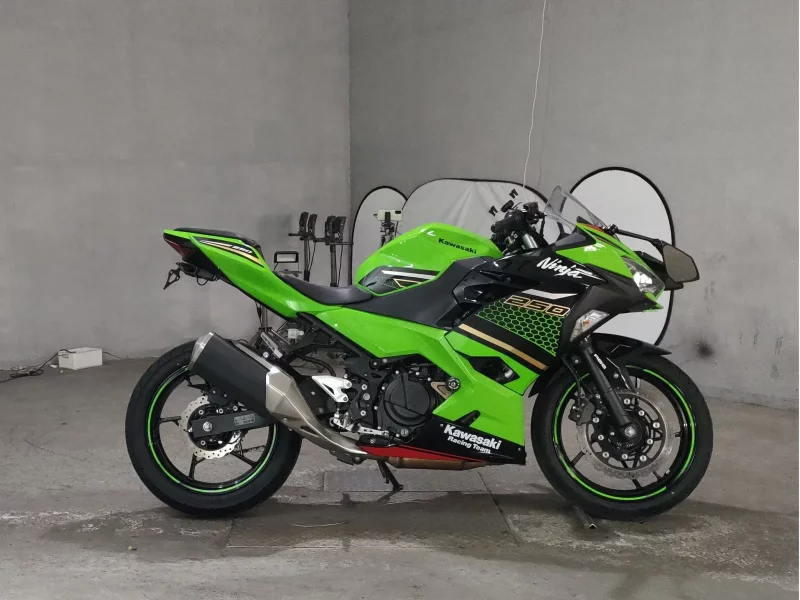 Kawasaki NINJA250 лот № 8157 оценка 4  с аукциона в Японии