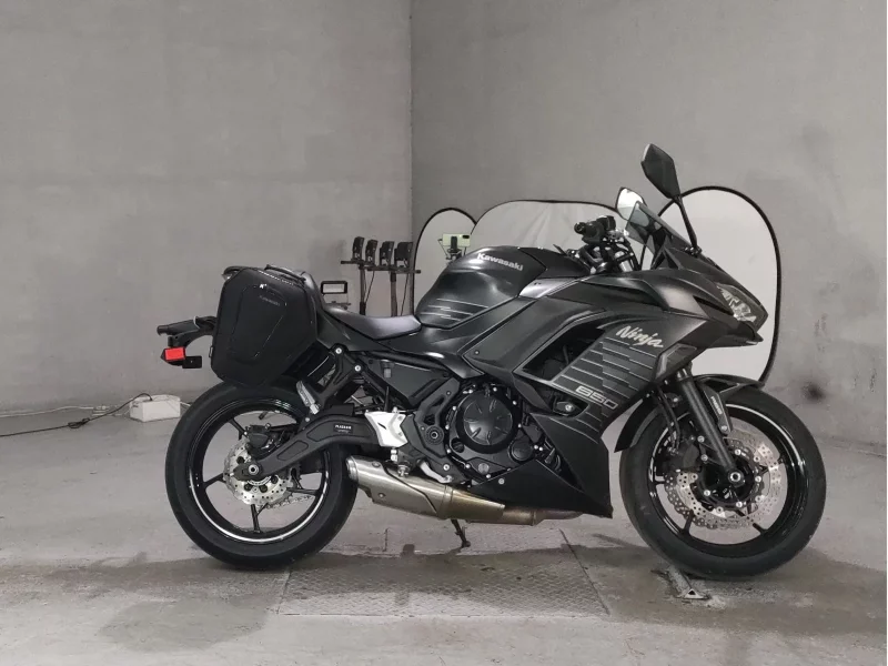 Kawasaki NINJA650 лот № 8287 оценка 5  с аукциона в Японии