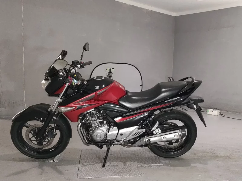 Suzuki GSR250