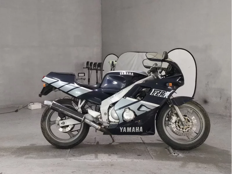 Yamaha FZR250R-1