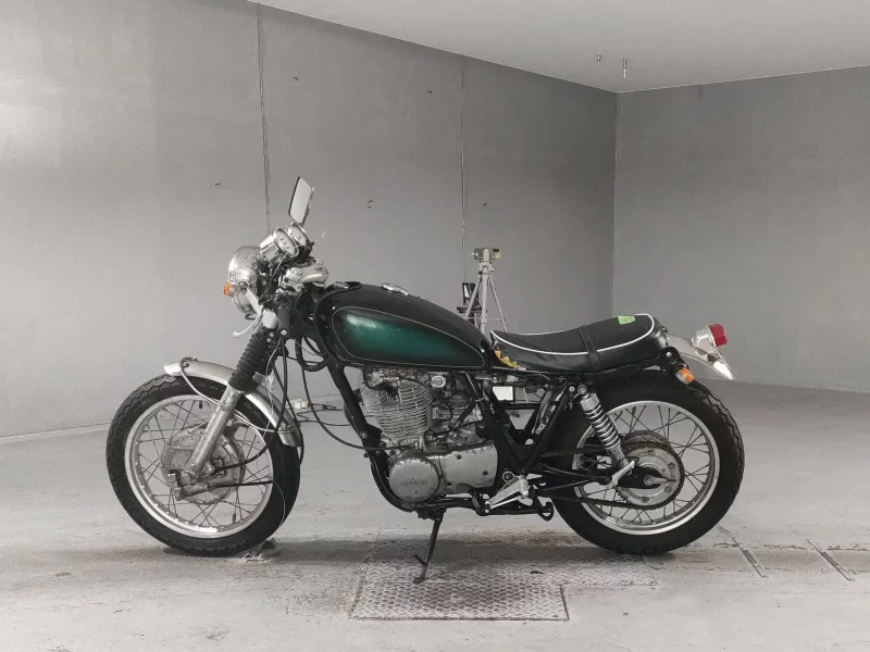 Yamaha SR400-1