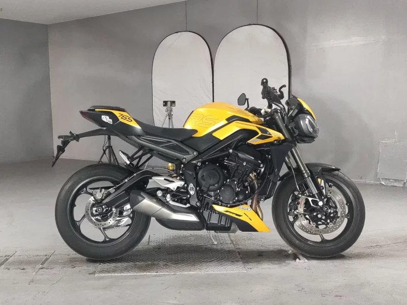 Triumph  STREET TRIPLE RS лот № 5383 оценка 6  с аукциона в Японии