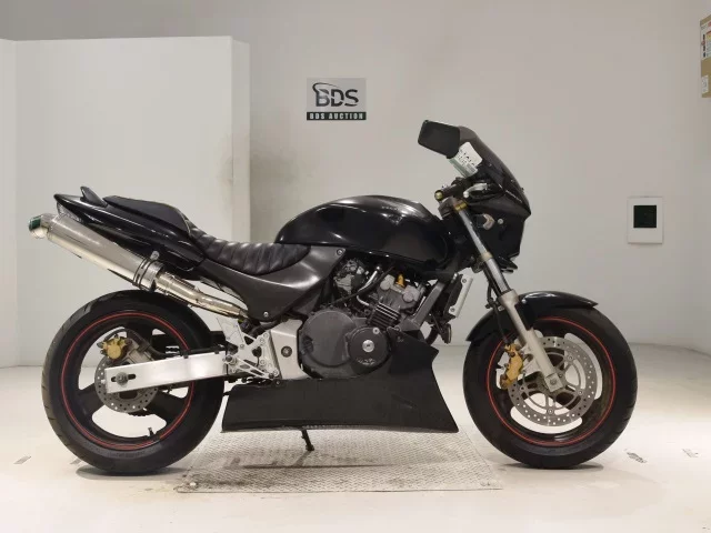 Honda HORNET250 лот № 0101 оценка 4  с аукциона в Японии