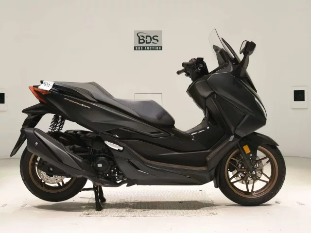 Honda FORZA -6 лот № 7672 оценка 5  с аукциона в Японии