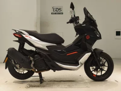 Aprilia APRILIA SR GT 200  с аукциона в Японии