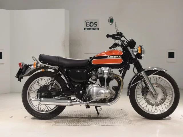 Kawasaki W400 лот № 0522 оценка 4  с аукциона в Японии