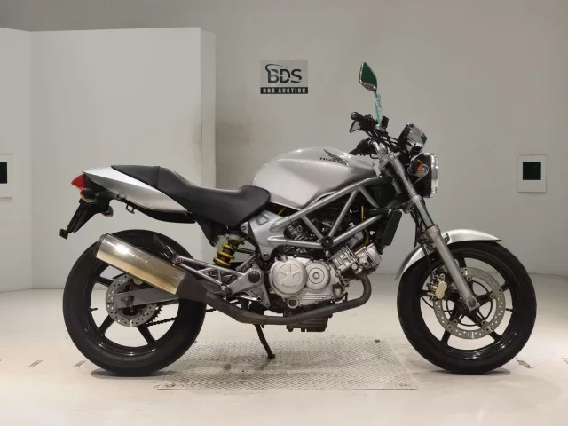 Honda VTR250 лот № 0521 оценка 4  с аукциона в Японии
