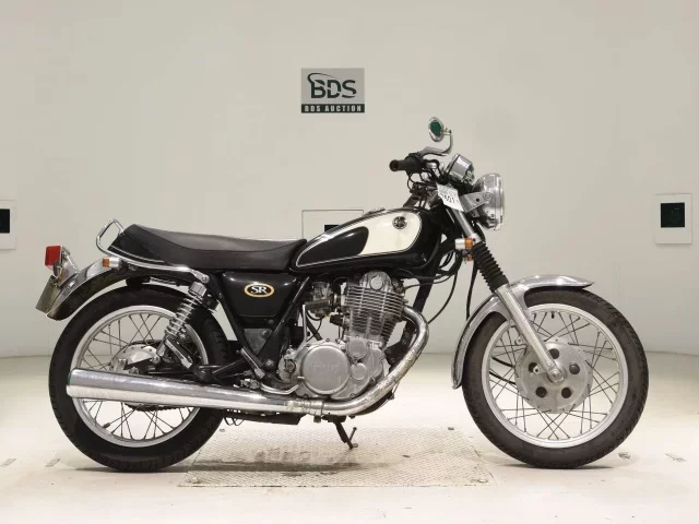 Yamaha SR400-2 лот № 7601 оценка 4  с аукциона в Японии