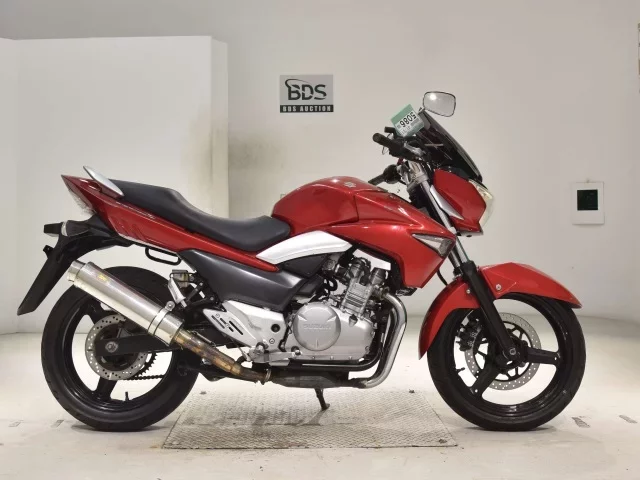 Suzuki GSR250 лот № 5086 оценка 4  с аукциона в Японии