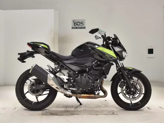 Kawasaki Z250-2 лот № 2857 оценка 5  с аукциона в Японии