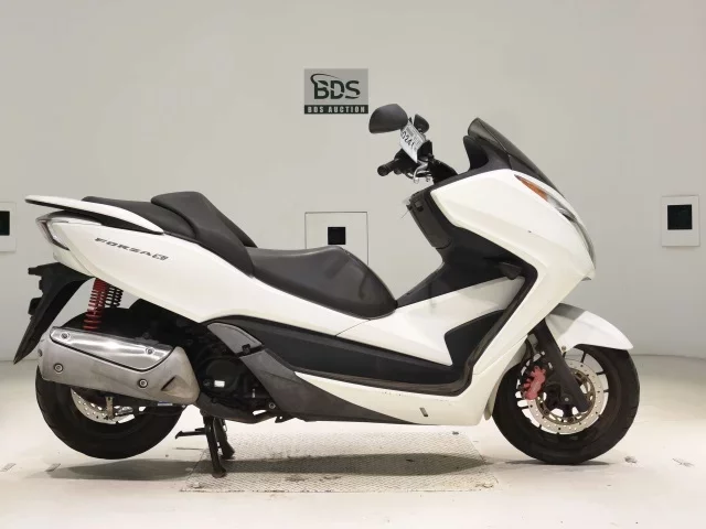 Honda FORZA лот № 0241 оценка 4  с аукциона в Японии