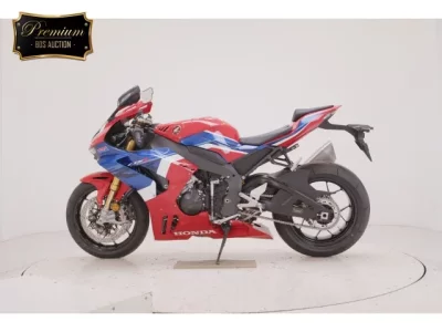 Honda CBR1000RR-RSP лот № 0003 оценка 5  с аукциона в Японии 2