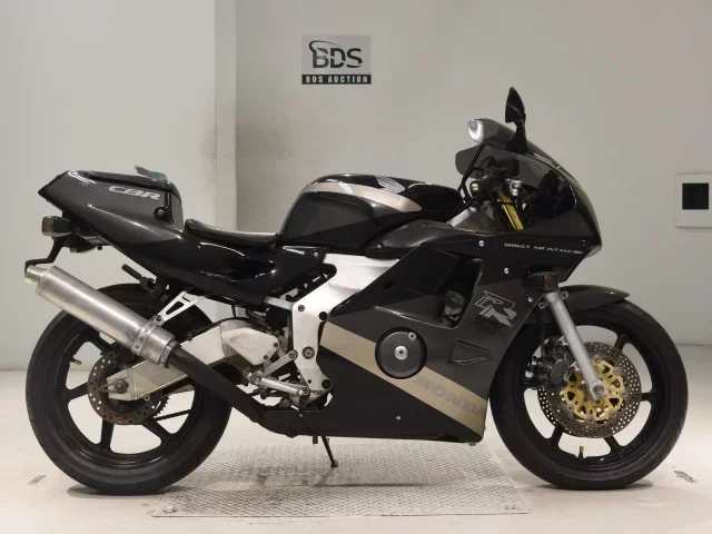 Honda CBR250RR лот № 0366 оценка 4  с аукциона в Японии