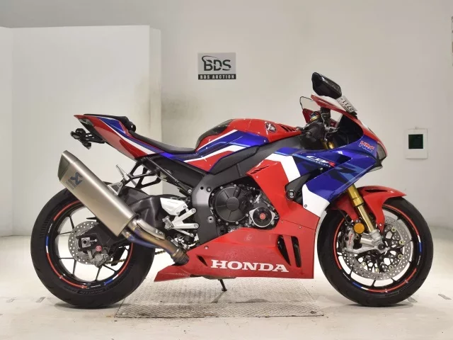 Honda CBR1000RR-RSP лот № 2711 оценка 5  с аукциона в Японии