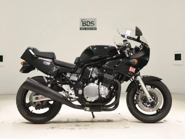 Suzuki GS1200SS лот № 2670 оценка 4  с аукциона в Японии