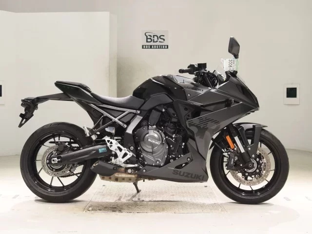 Suzuki GSX-8R лот № 3006 оценка 7  с аукциона в Японии