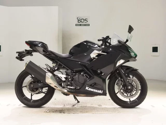 Kawasaki NINJA400-2 лот № 7638 оценка 4  с аукциона в Японии