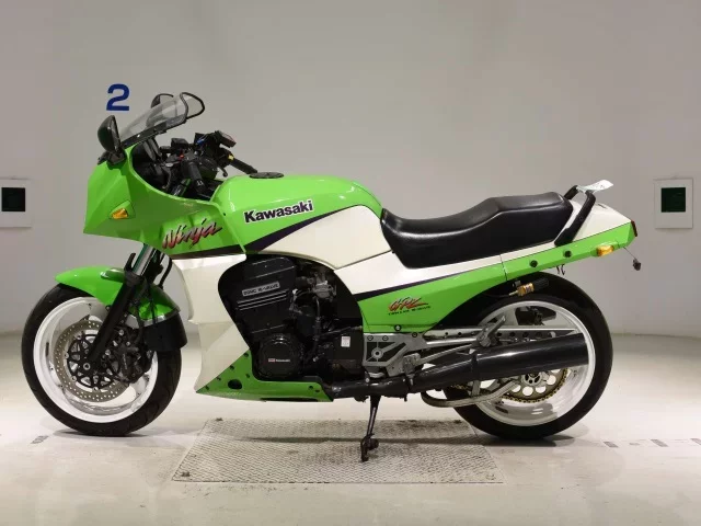 Kawasaki GPZ900R