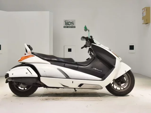 Suzuki GEMMA250 лот № 7986 оценка 4  с аукциона в Японии