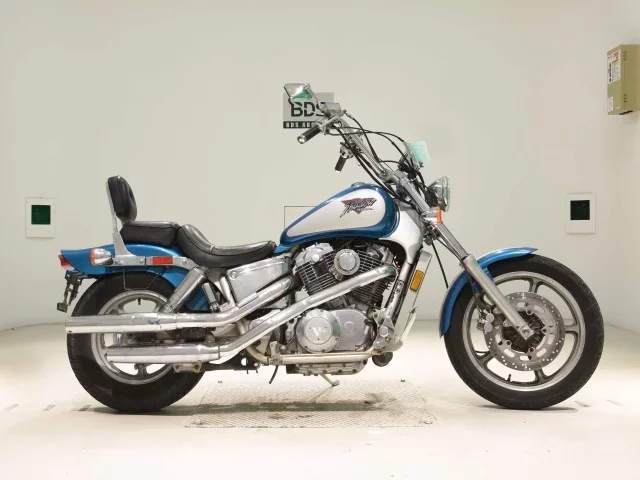 Honda SHADOW1100 лот № 7827 оценка 4  с аукциона в Японии