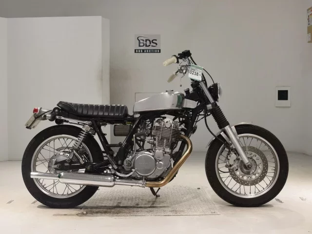 Yamaha SR400-3 лот № 0238 оценка 4  с аукциона в Японии