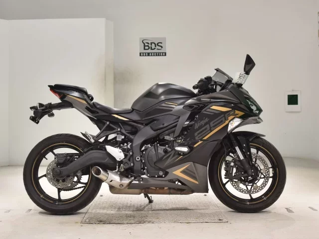 Kawasaki ZX-25R лот № 2941 оценка 5  с аукциона в Японии